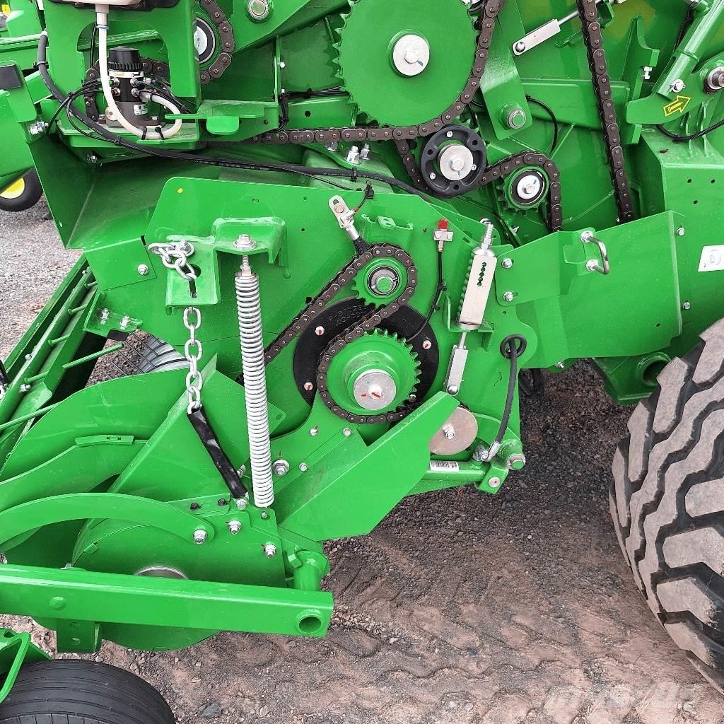 John Deere V461M Ronde-balenpersen