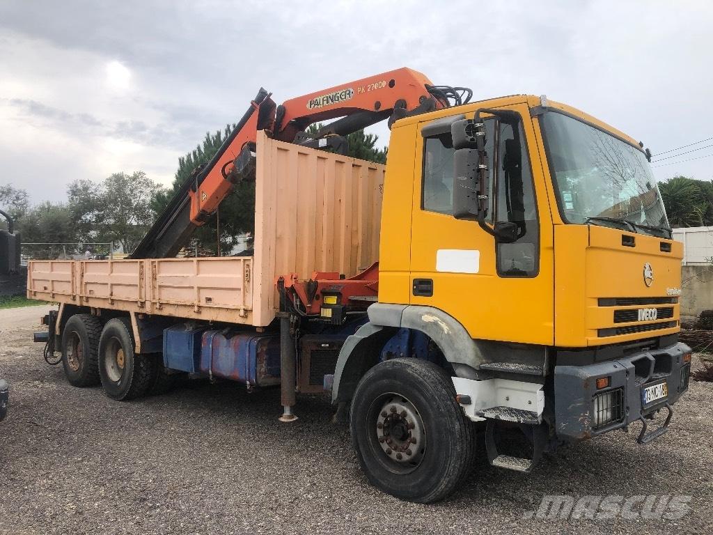 Iveco Euro trailer Vlakke laadvloer met kraan