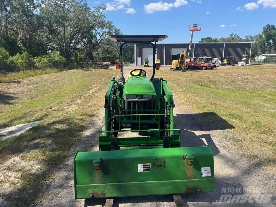 John Deere 3038 E Tractoren