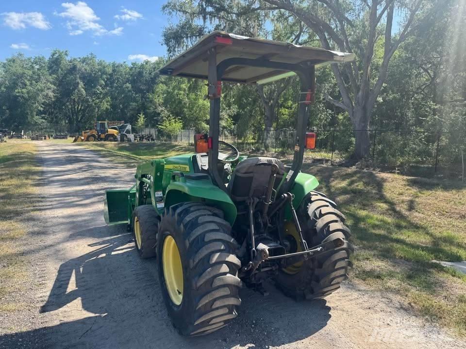 John Deere 3038 E Tractoren