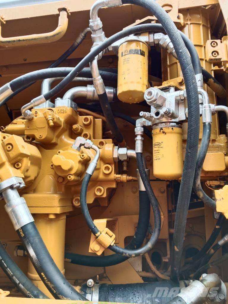 CAT 330 D Rupsgraafmachines