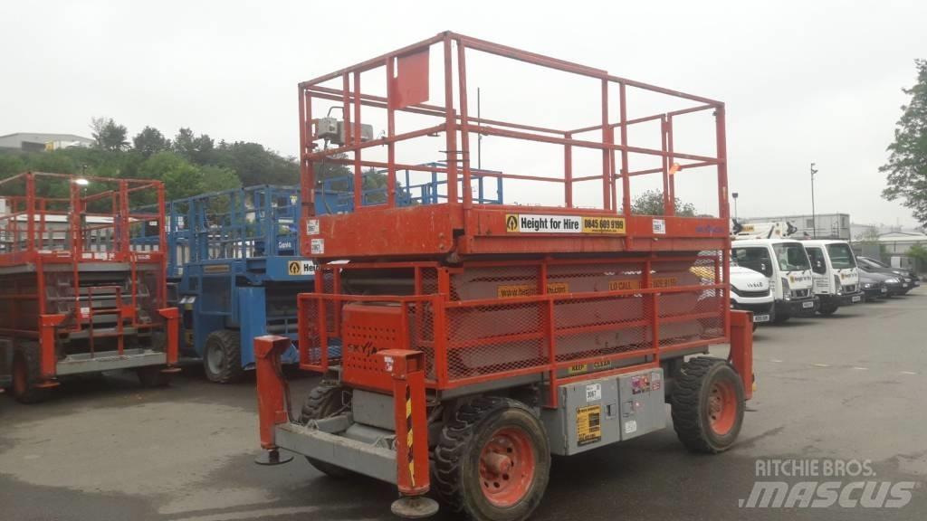 SkyJack SJ 7135 RT Schaarhoogwerkers