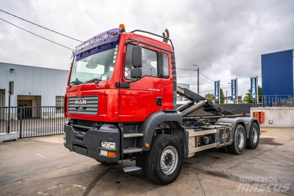 MAN TGA 33.360 BL Vrachtwagen met containersysteem