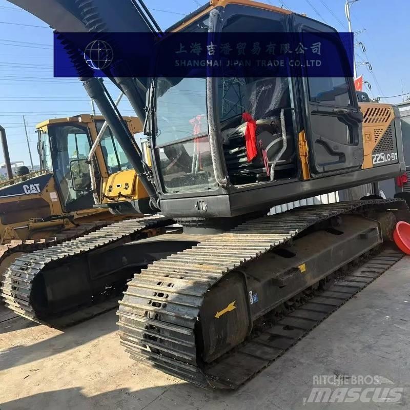 Hyundai R225 Rupsgraafmachines
