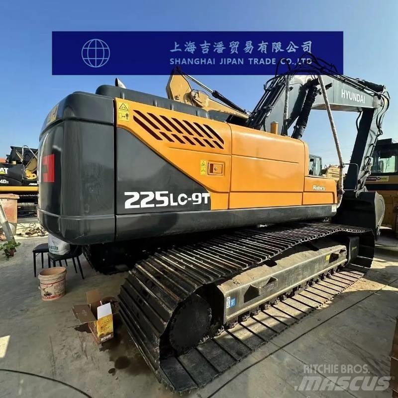 Hyundai R225 Rupsgraafmachines