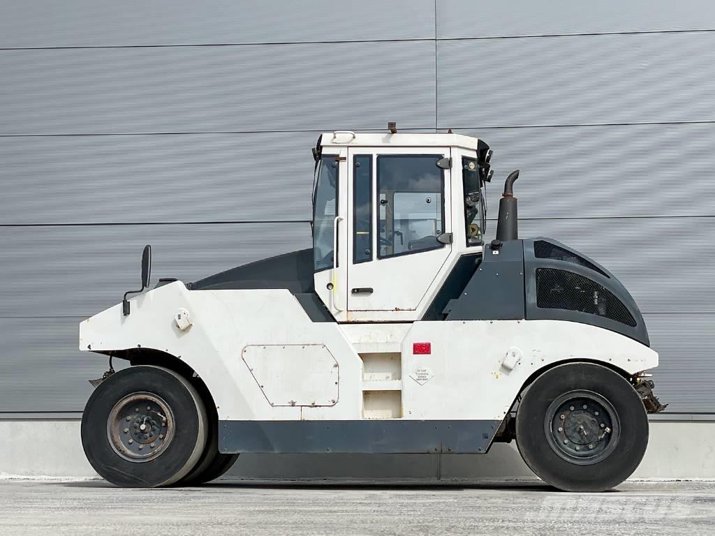 Bomag BW 24 RH Bandenwalsen
