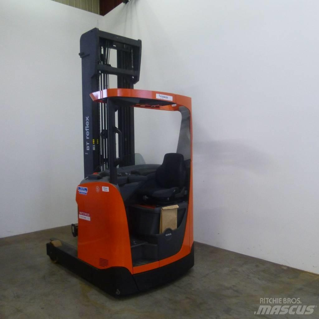 BT RR E 160 H Reachtruck voor hoog niveau