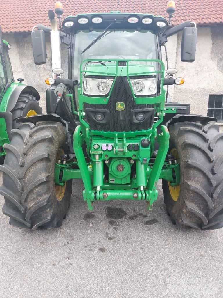 John Deere 6130 R Tractoren