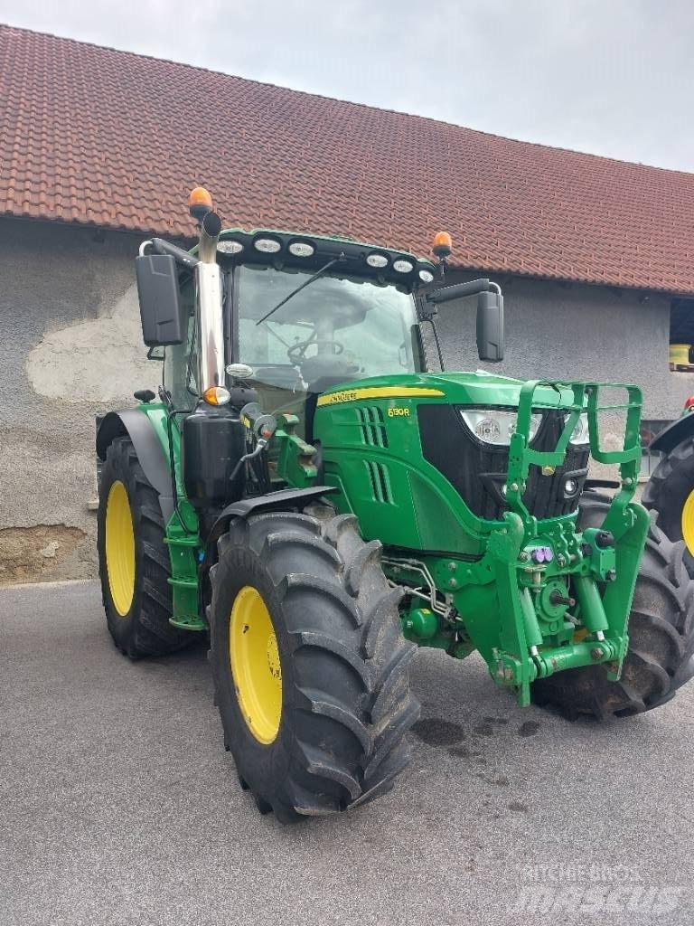 John Deere 6130 R Tractoren