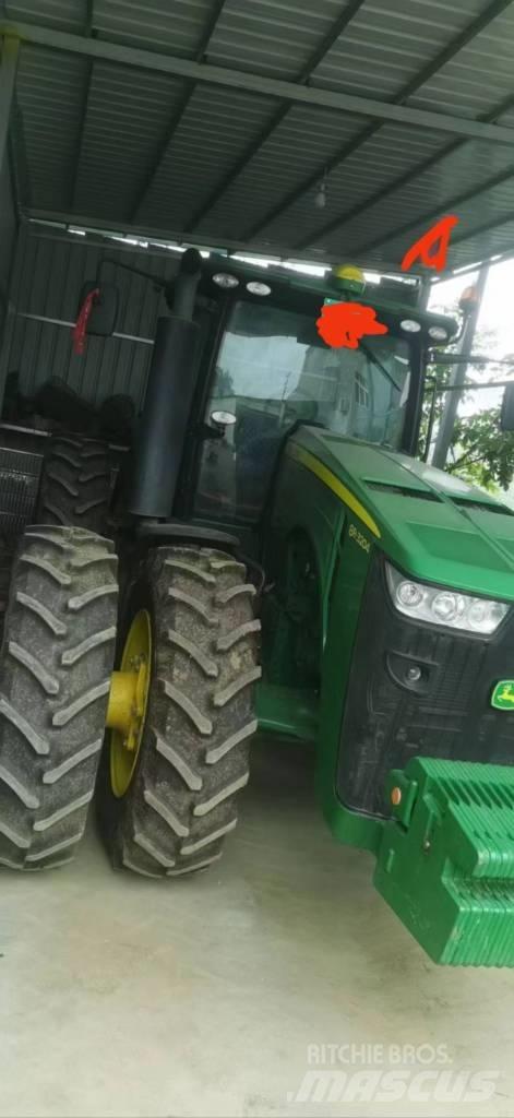 John Deere 8R·3204 Tractoren