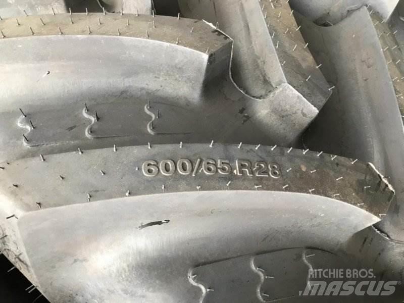 BKT 600/65R28 Banden, wielen en velgen