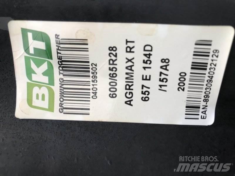 BKT 600/65R28 Banden, wielen en velgen