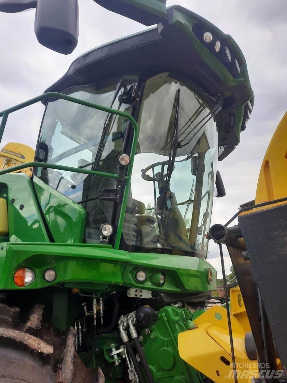 John Deere 8200 i Zelfrijdende veldhakselaars