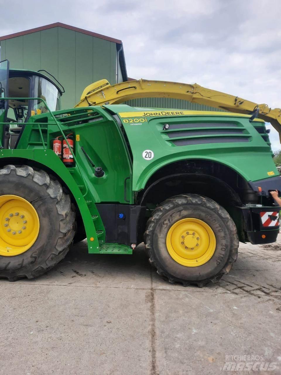John Deere 8200 i Zelfrijdende veldhakselaars