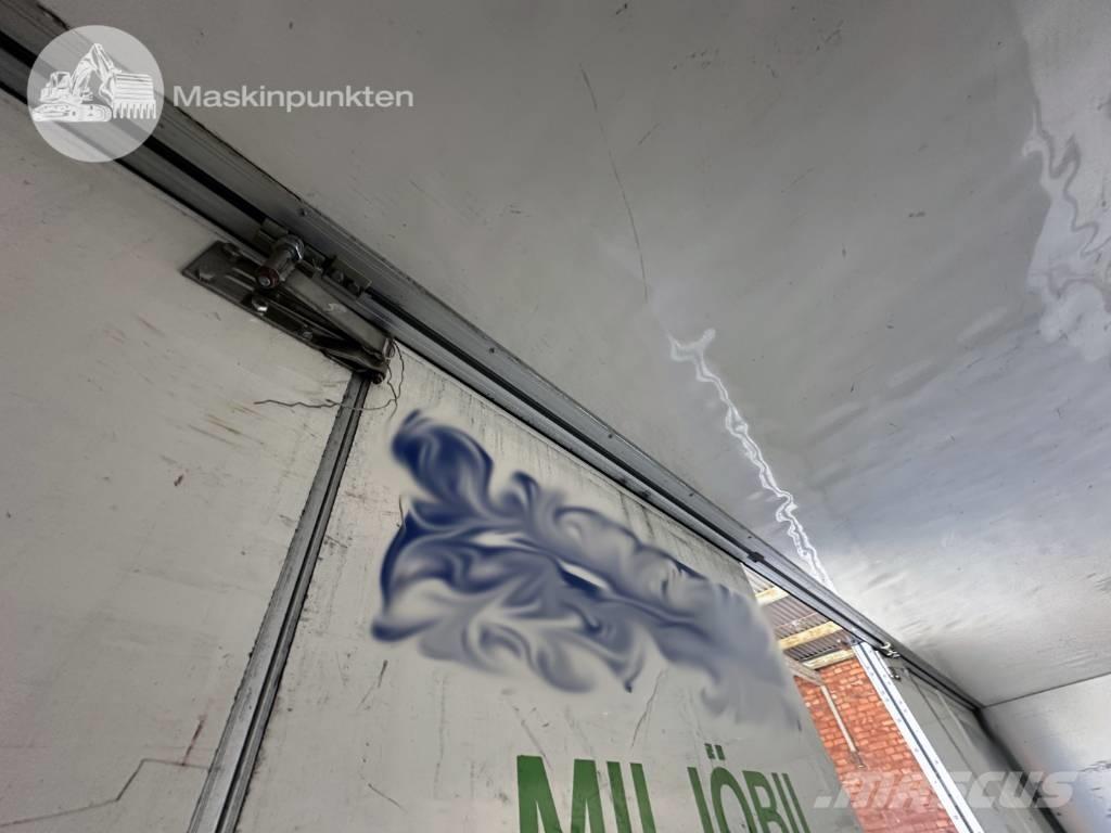 Volvo FM 300 Bakwagens met gesloten opbouw