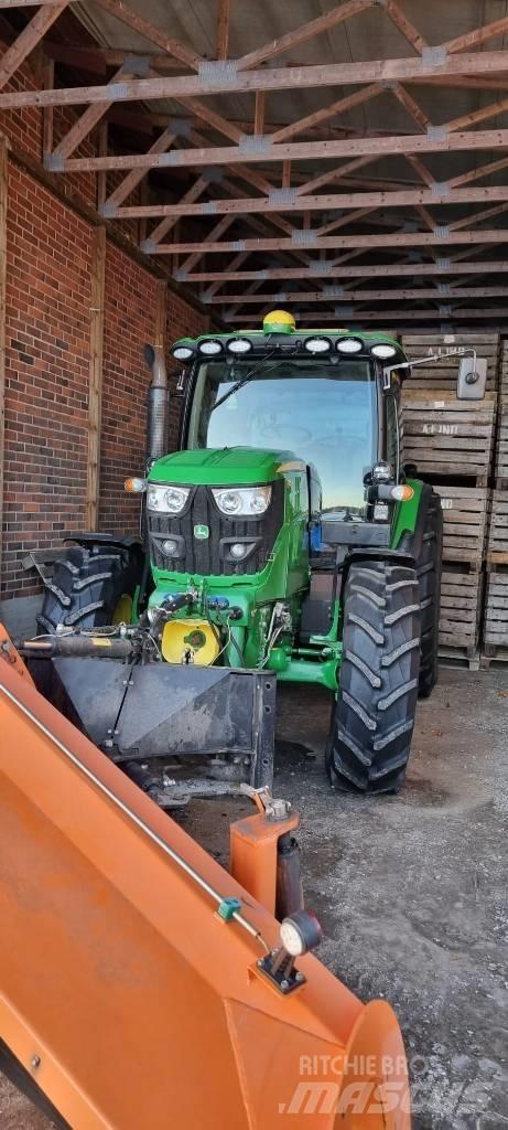 John Deere 6125 R Tractoren