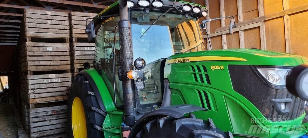 John Deere 6125 R Tractoren