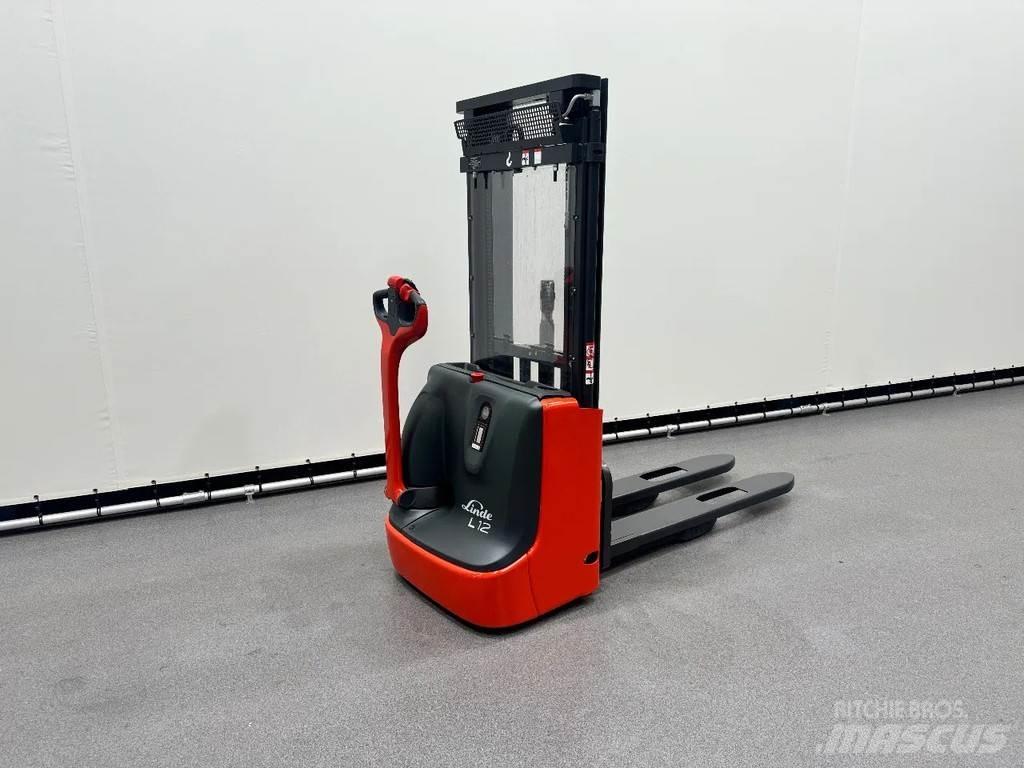 Linde L 12 Meeloop stapelaar