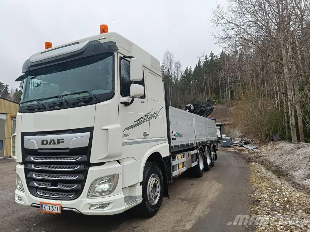 DAF XF 530 FAW Vlakke laadvloer met kraan