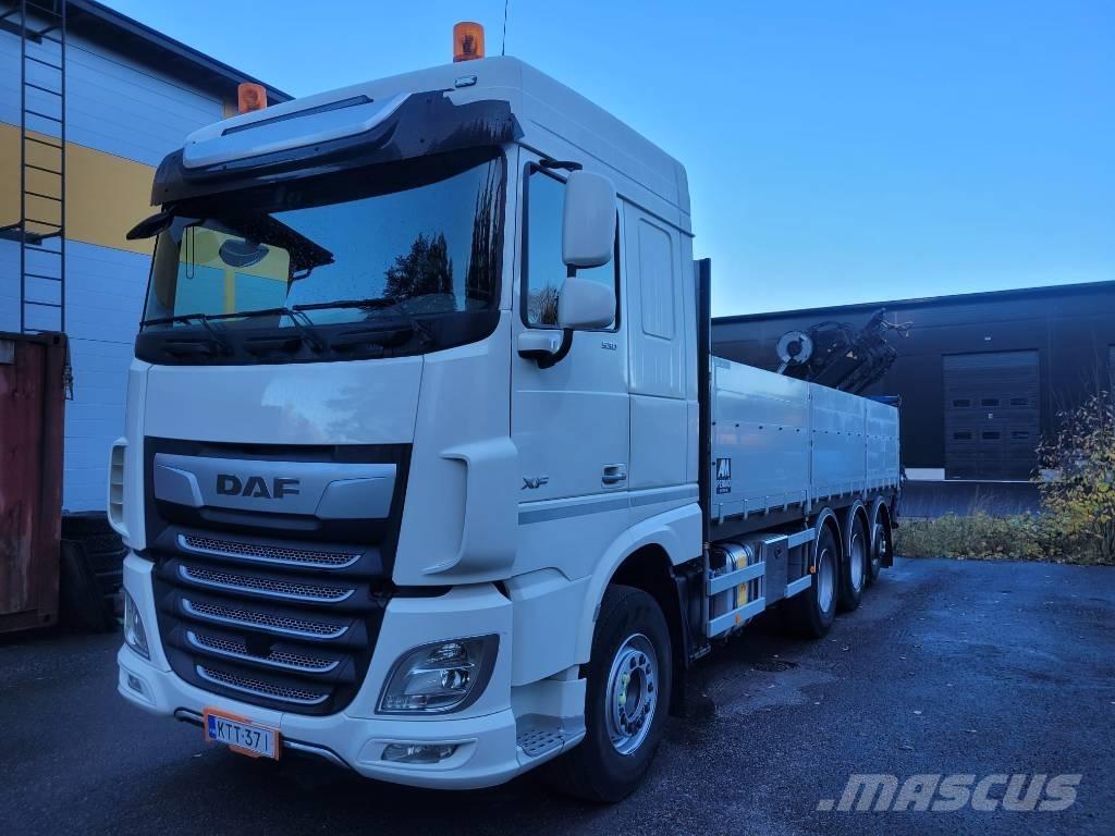 DAF XF 530 FAW Vlakke laadvloer met kraan