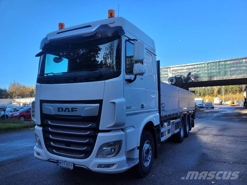 DAF XF 530 FAW Vlakke laadvloer met kraan