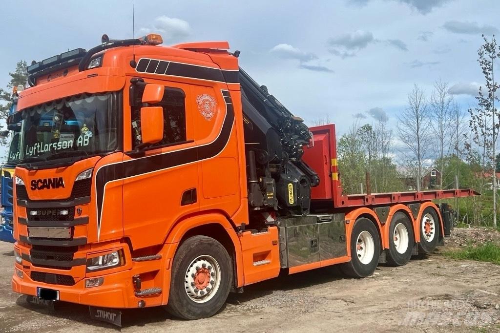 Scania R 500 Vlakke laadvloer met kraan