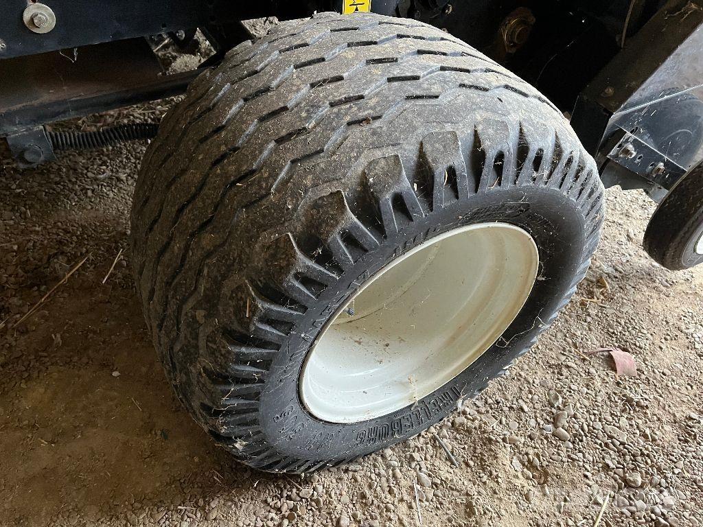 New Holland BR750A Ronde-balenpersen