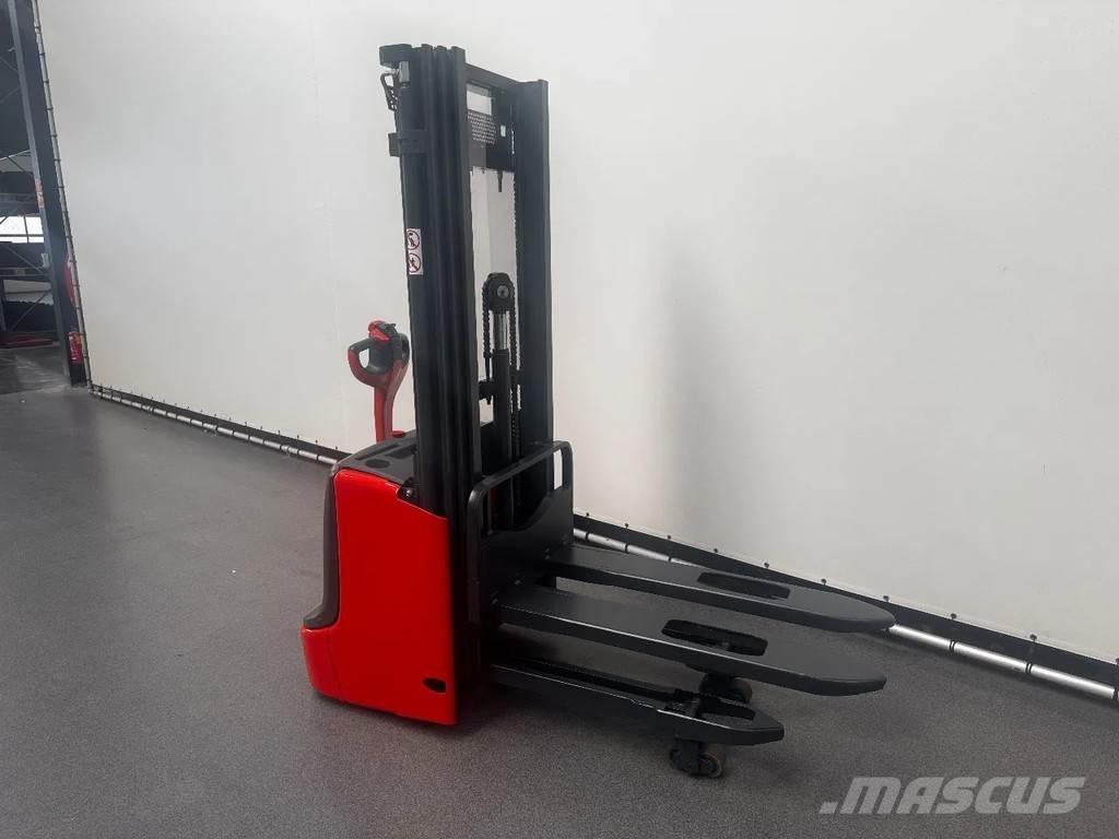 Linde L 12 I Meeloop stapelaar