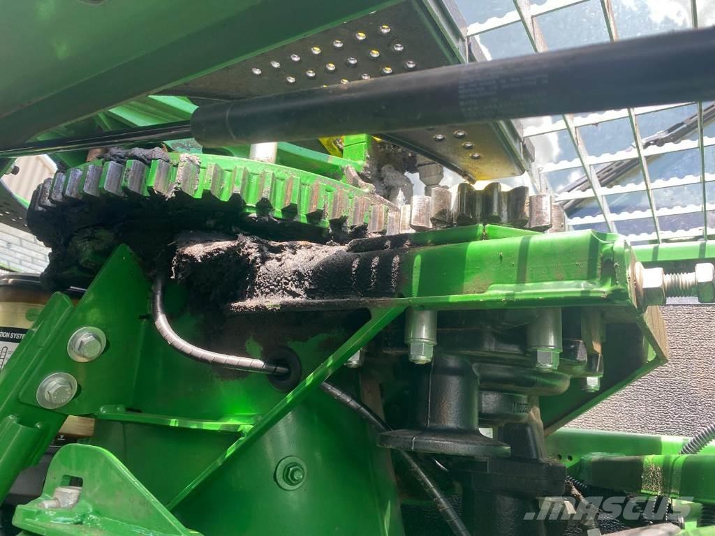 John Deere 8200 Getrokken veldhakselaar
