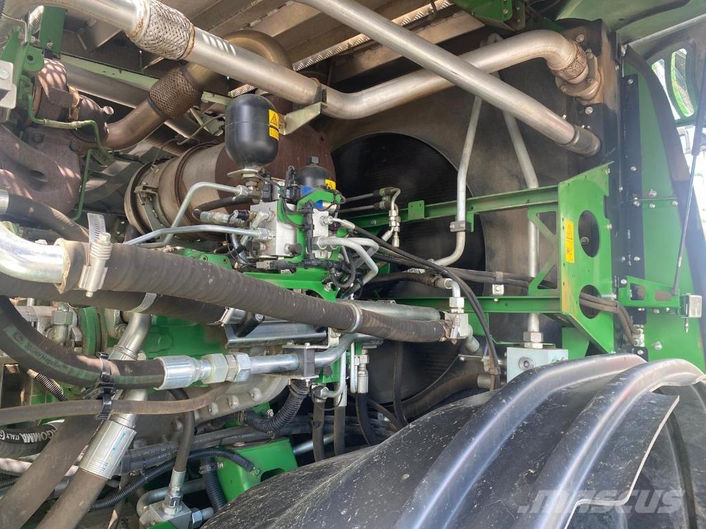 John Deere 8200 Getrokken veldhakselaar
