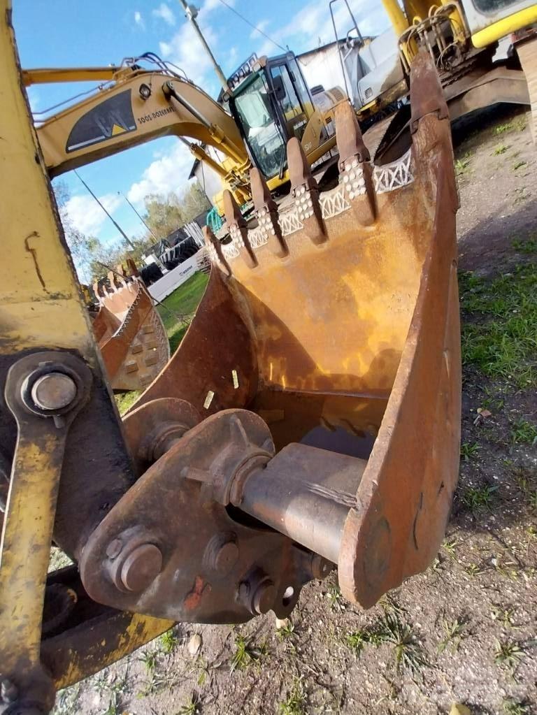 New Holland E 305 Rupsgraafmachines