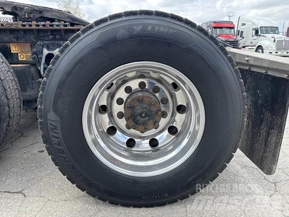 Peterbilt 579 Trekkers