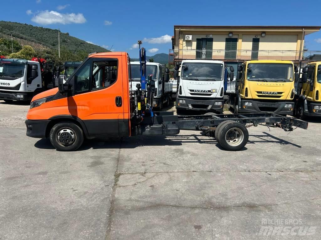 Iveco Daily 35-140 Vlakke laadvloer met kraan