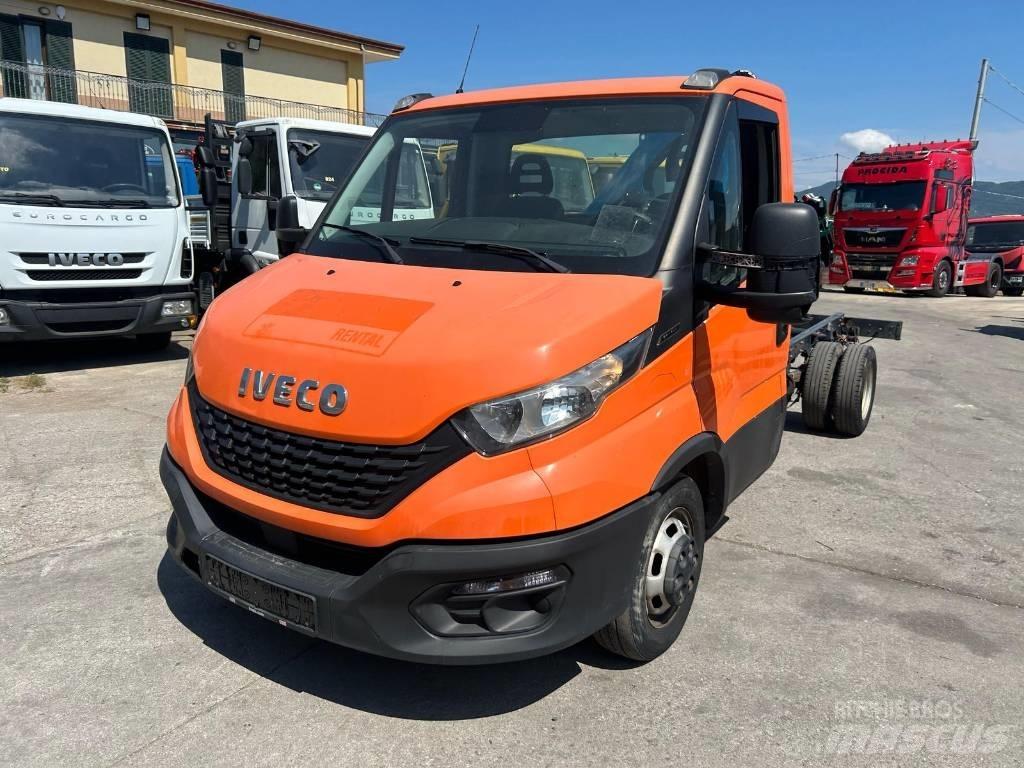 Iveco Daily 35-140 Vlakke laadvloer met kraan