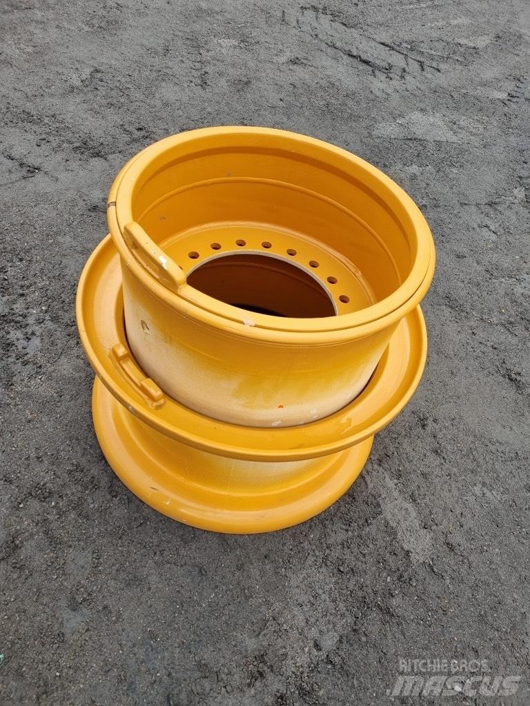 CASE 921 E rims Banden, wielen en velgen