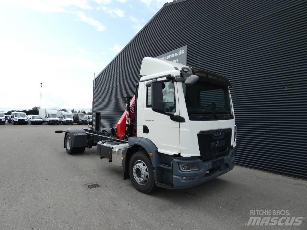 MAN TGM 18.290 Vlakke laadvloer met kraan