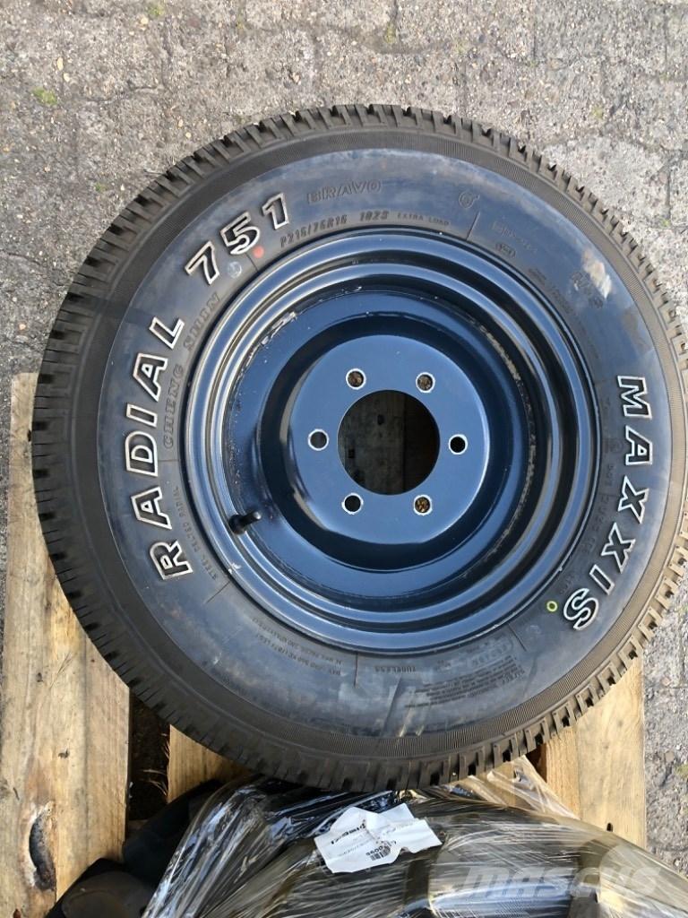  Radial 751 Compacttrekkers