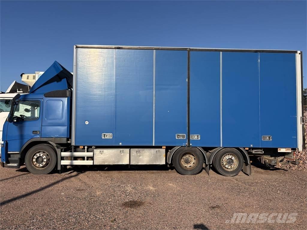 Volvo FM330 6x2 Bakwagens met gesloten opbouw