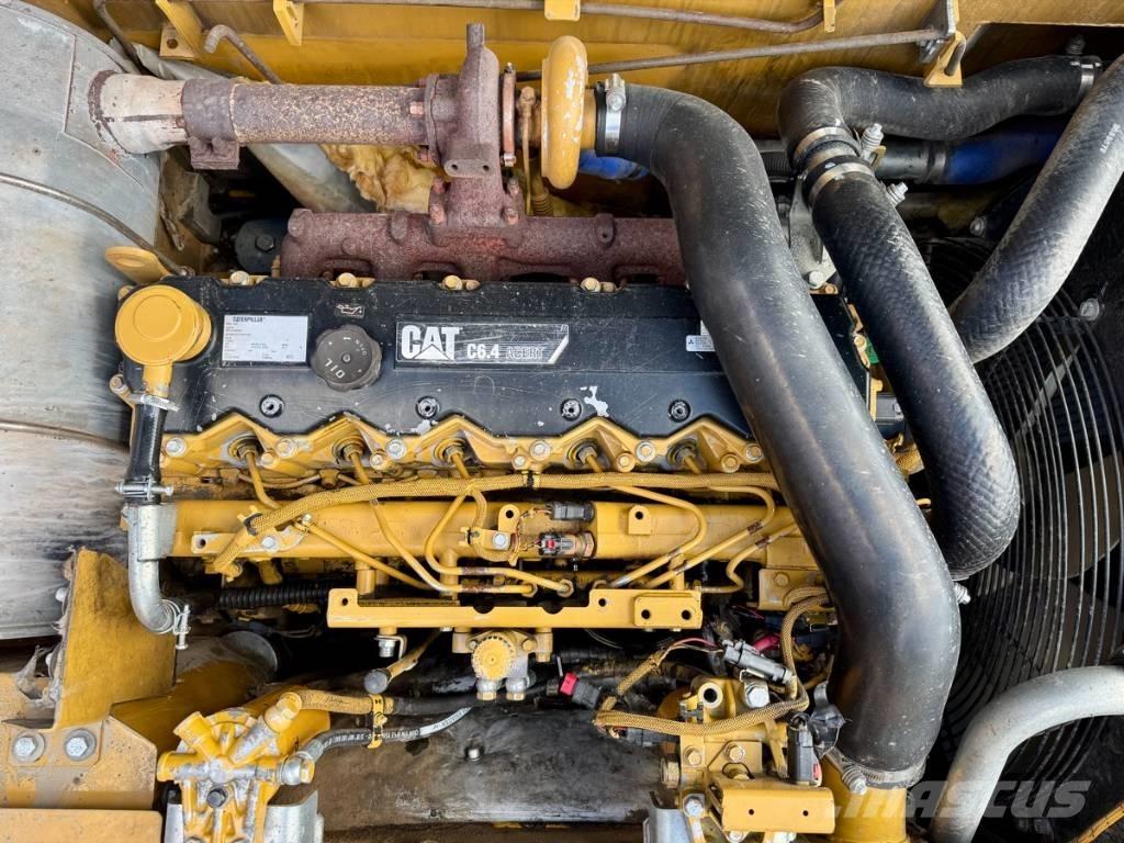 CAT 323 D Rupsgraafmachines