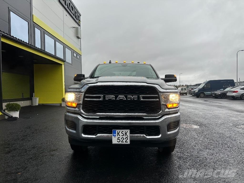 RAM 2500 Tradesman Bestelwagens met open laadbak