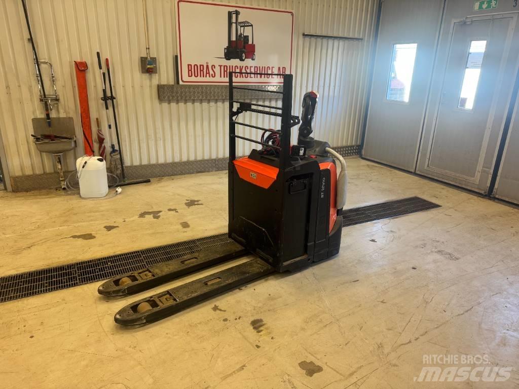 Toyota LPE 220 Pallettruck met meerij platform