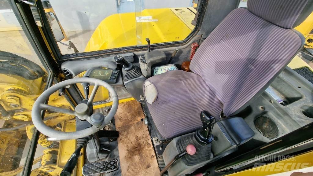 Komatsu PW 75 R Wielgraafmachines