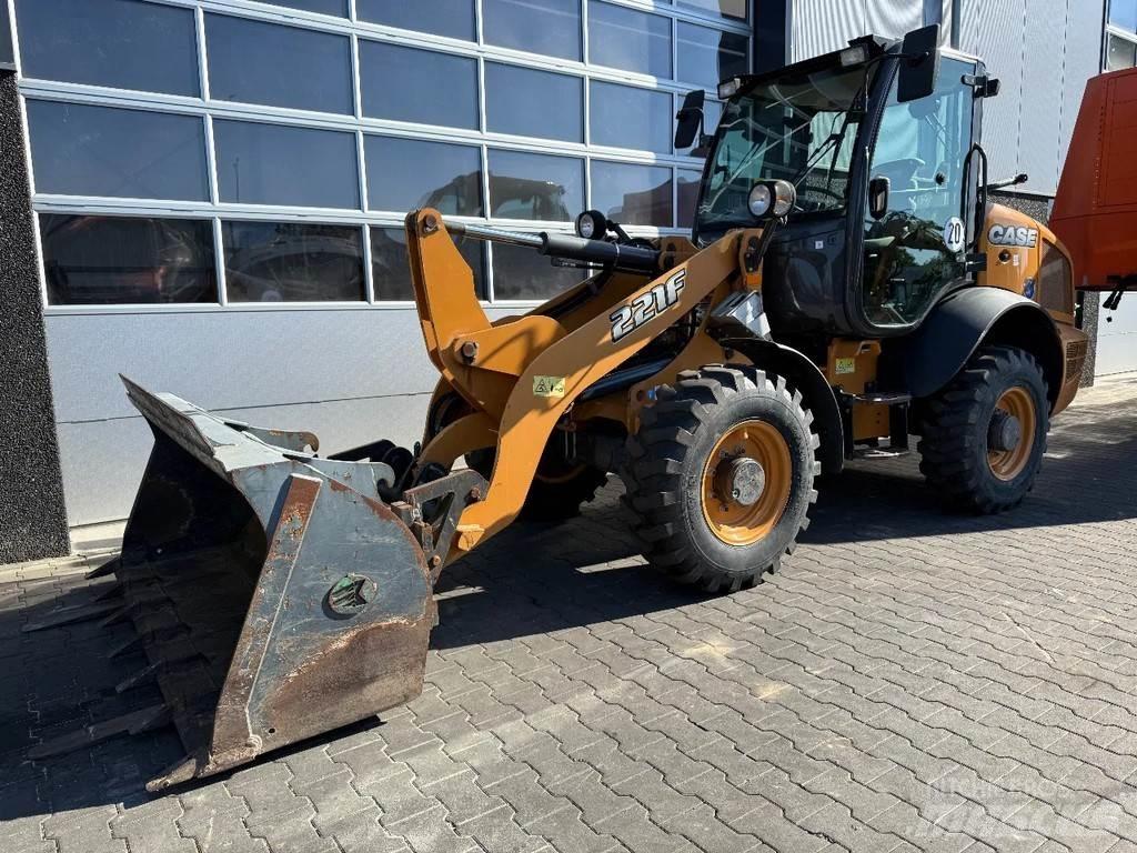 CASE 221F Wielladers