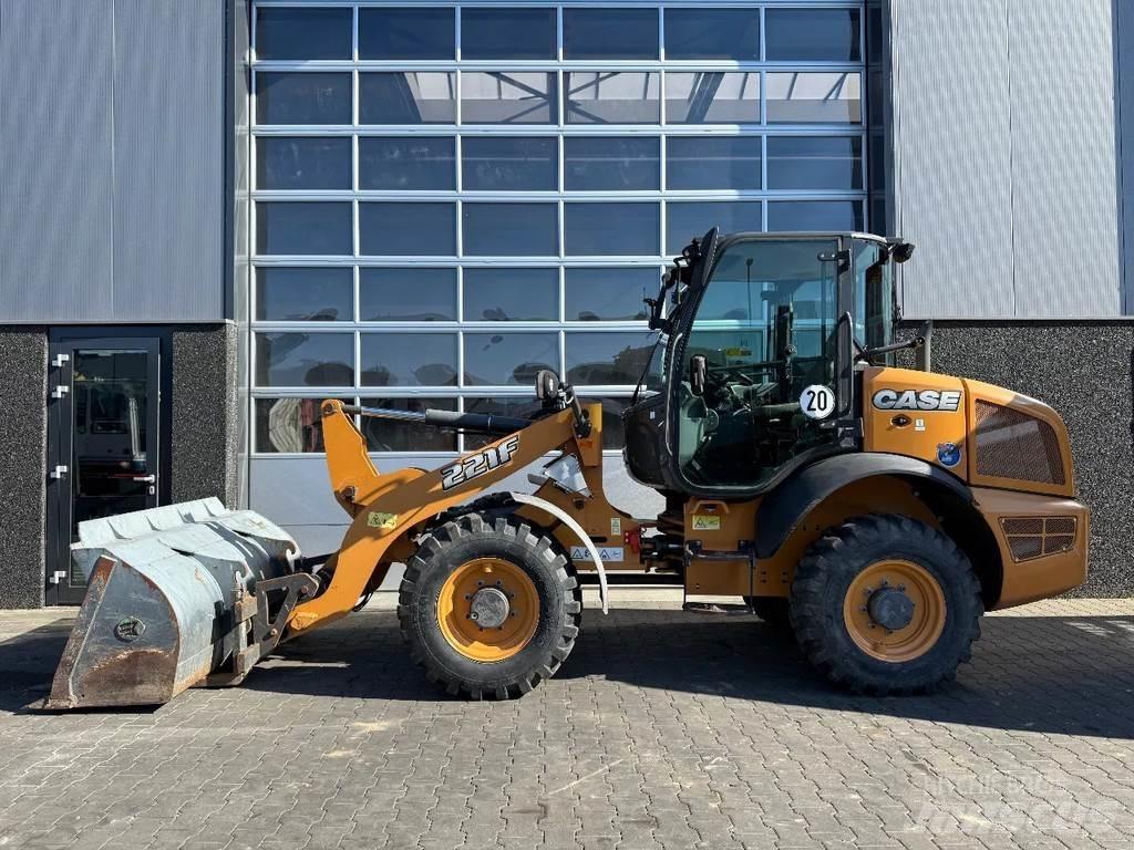 CASE 221F Wielladers