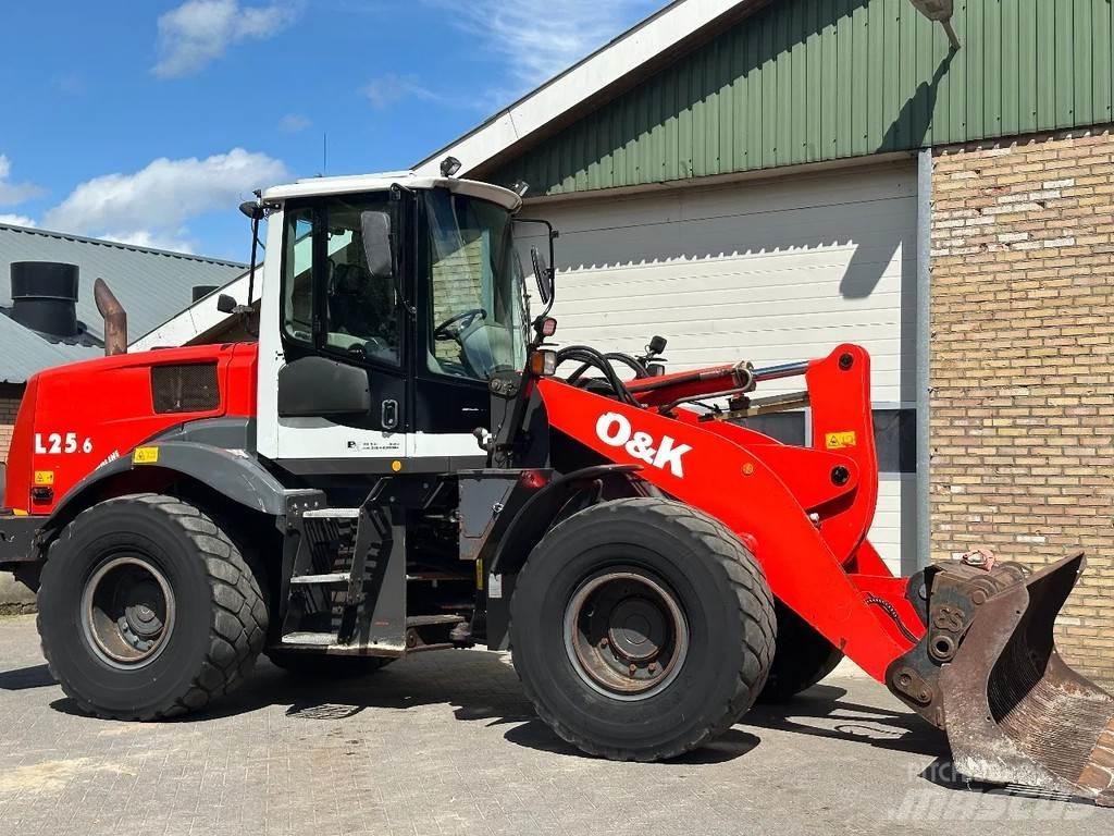 O&K 25.6 Wielladers