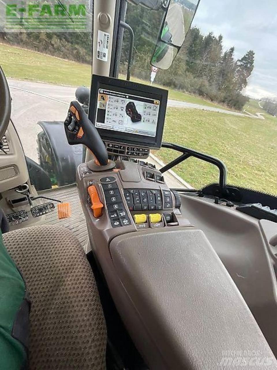 John Deere 6215 r Tractoren