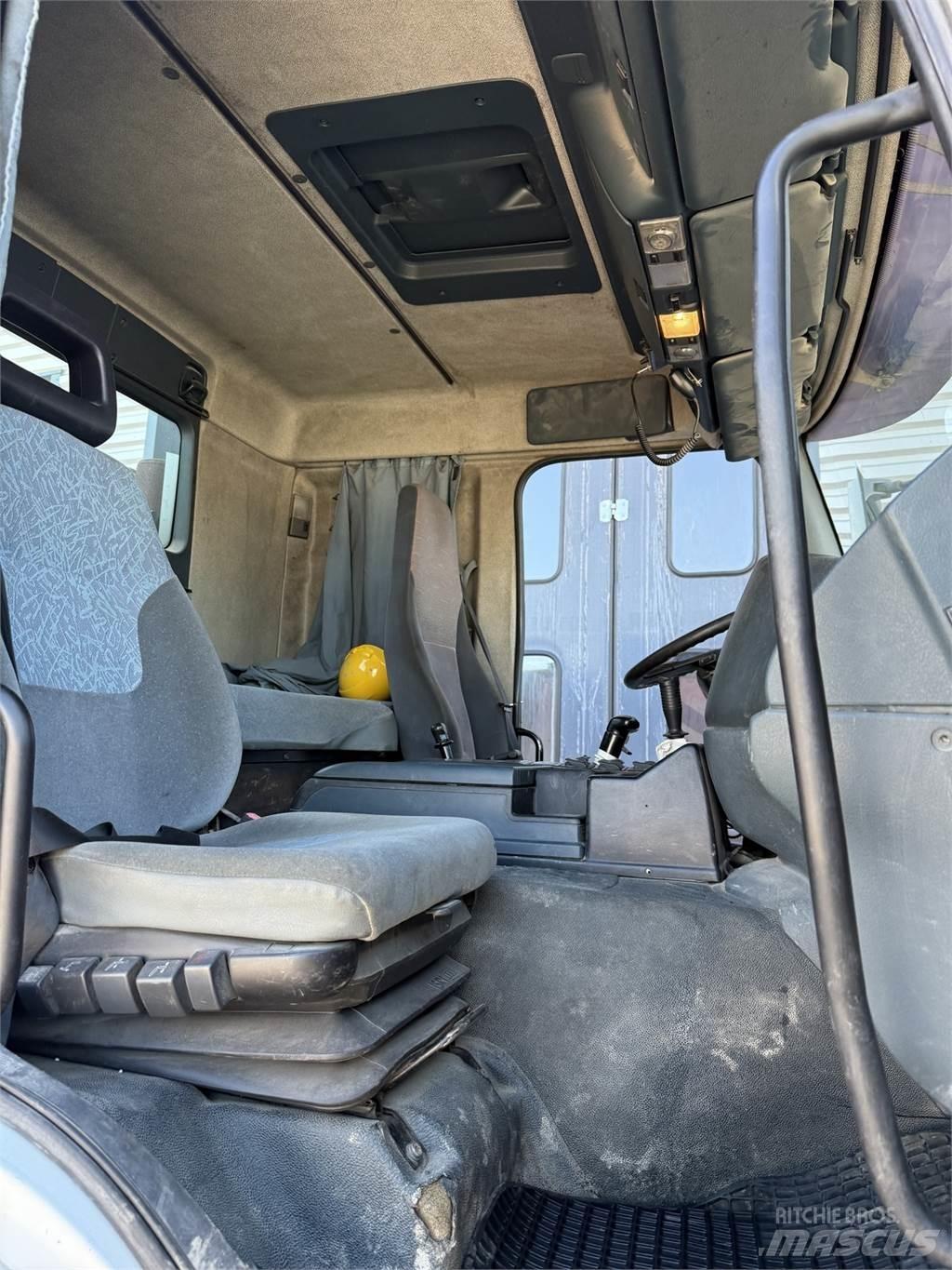 Sisu E12M 8x2 Kipper