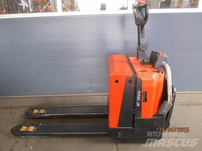 BT LPE 200-6 Pallettruck met meerij platform