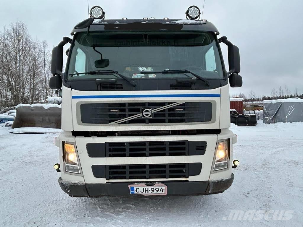 Volvo FM 460 Vlakke laadvloer met kraan