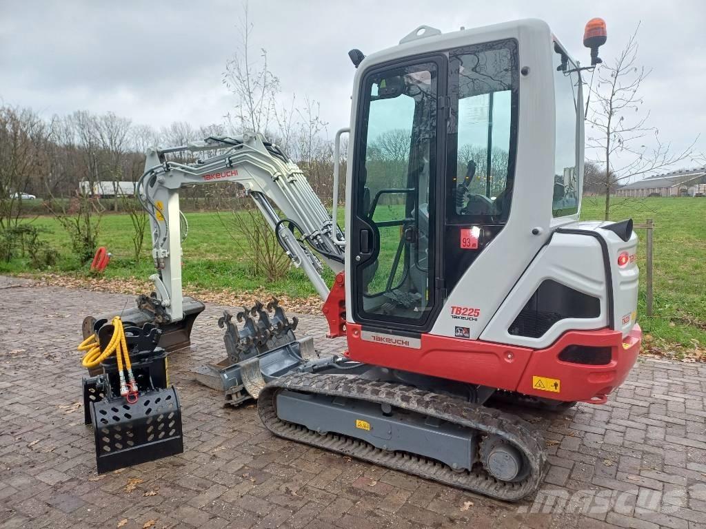 Takeuchi TB 225 Minigraafmachines < 7t